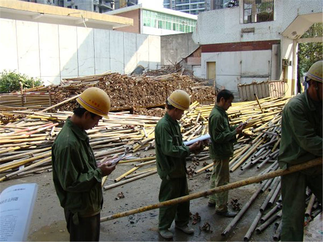 工会向工人赠予《工友》杂志