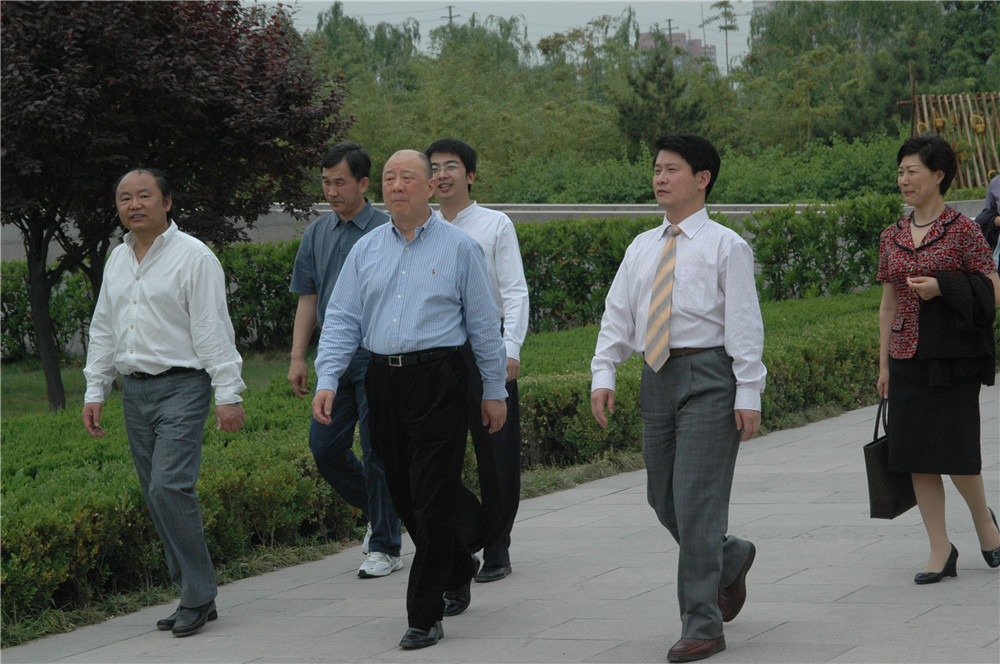 11董事长刘雁飞陪同湖北省副省长田鸿忠旅行视察